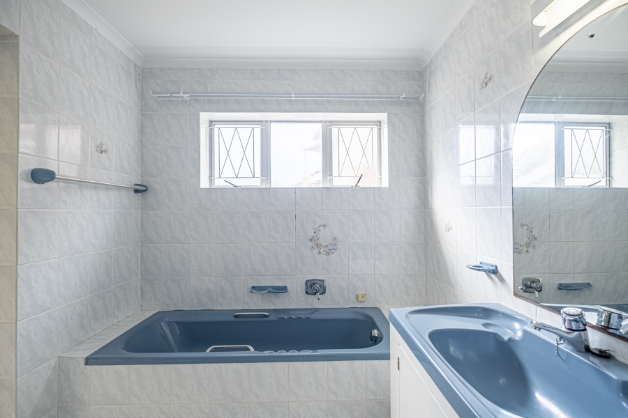 4 Bedroom Property for Sale in Summerstrand Eastern Cape